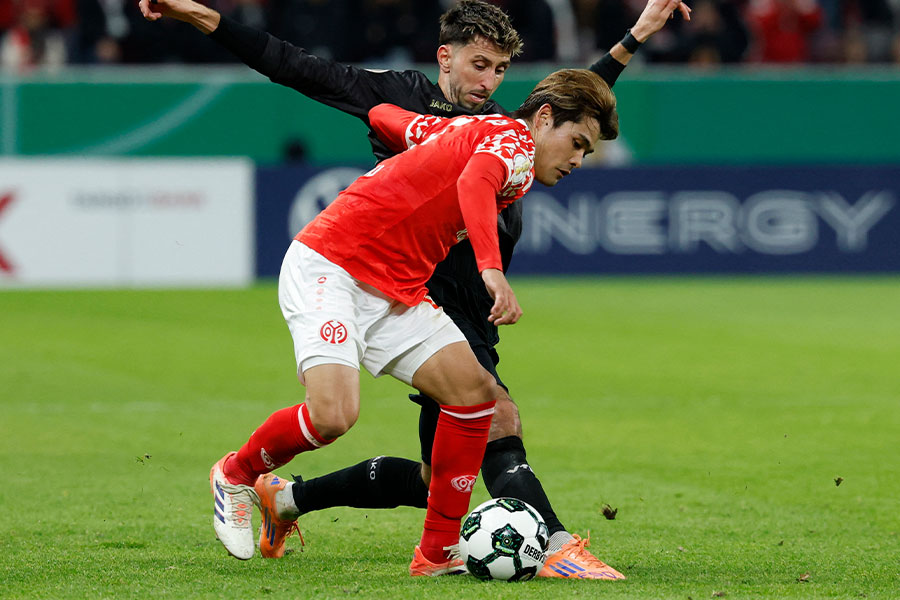 マインツで活躍する佐野海舟【写真:ロイター】