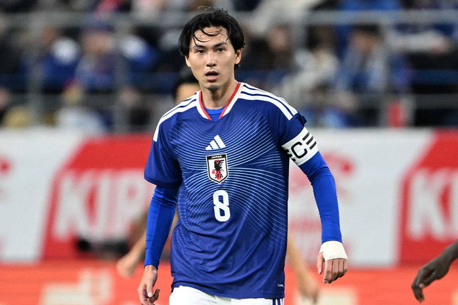 キャプテンマークを巻いて先制点を決めた南野拓実【写真：徳原隆元】