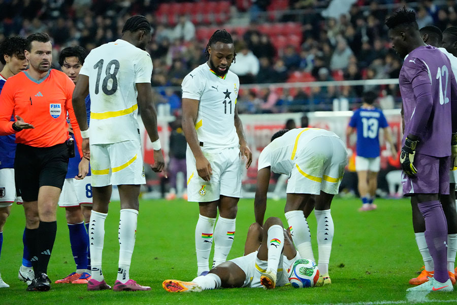 日本戦で負傷したアブ・フランシス【写真:徳原隆元】