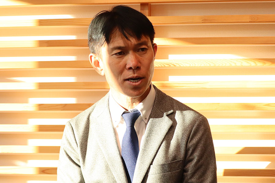 Y.S.C.C.横浜の尾松剛監督【写真：荻島弘一】