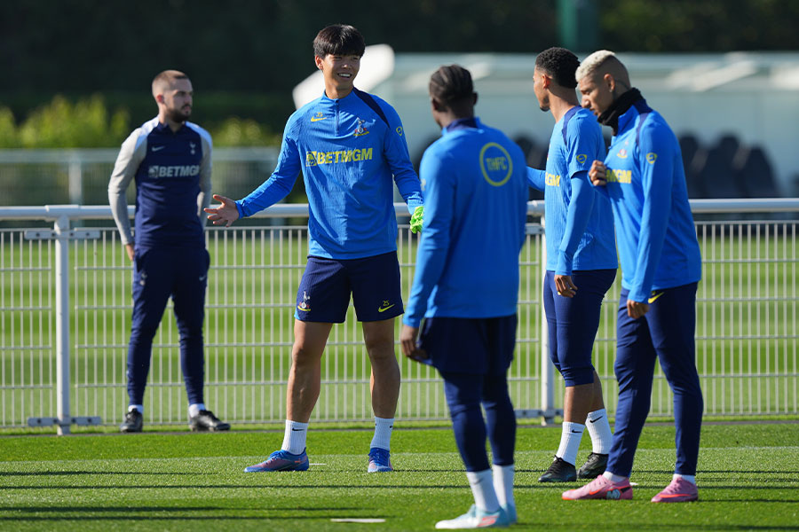 チームに溶け込もうと自ら積極的に取り組む日々を過ごす【写真:PA Images/アフロ】