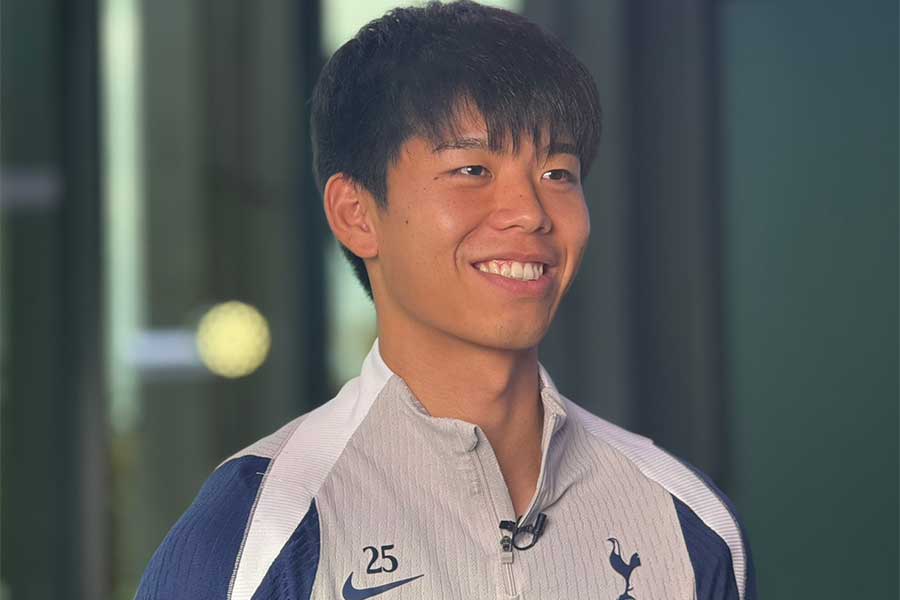 トッテナムの高井幸大【写真：FOOTBALL ZONE編集部】