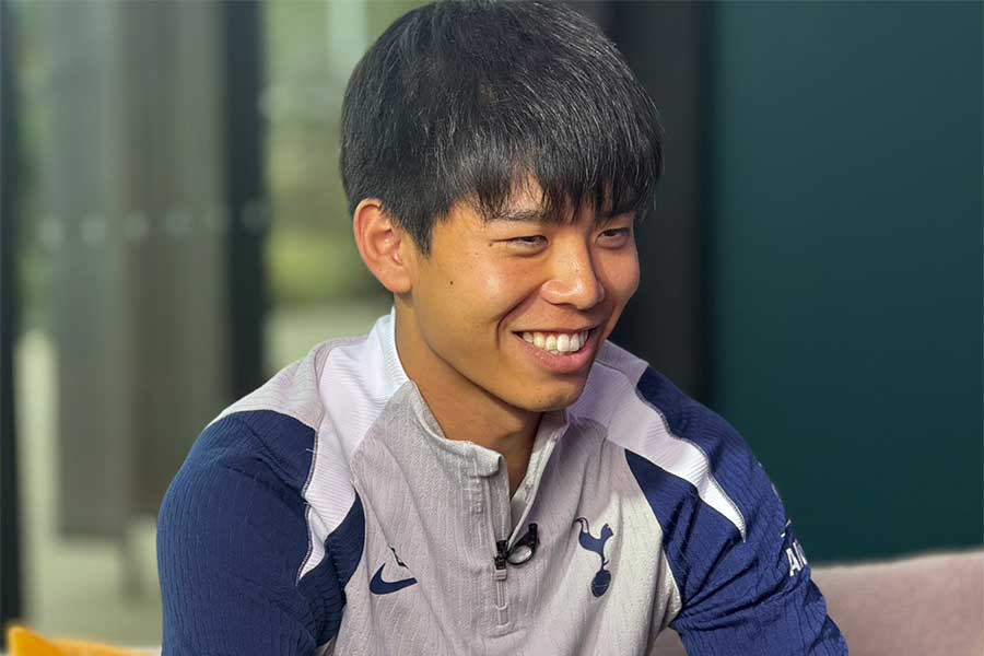 トッテナムの高井幸大【写真：FOOTBALL ZONE編集部】