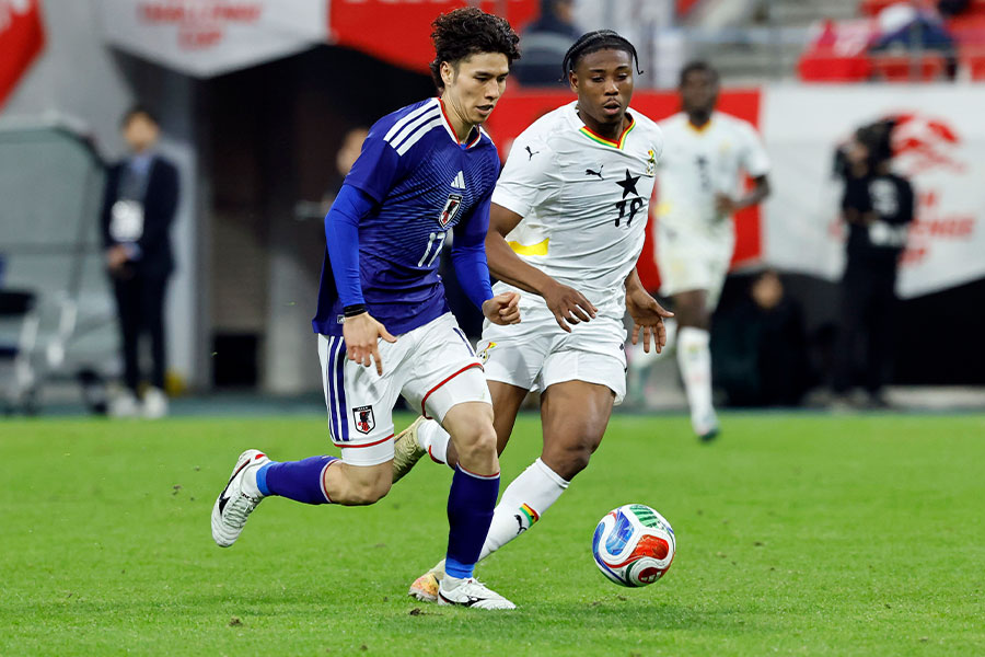 マッチアップした田中碧とアブ・フランシス【写真:アフロ】