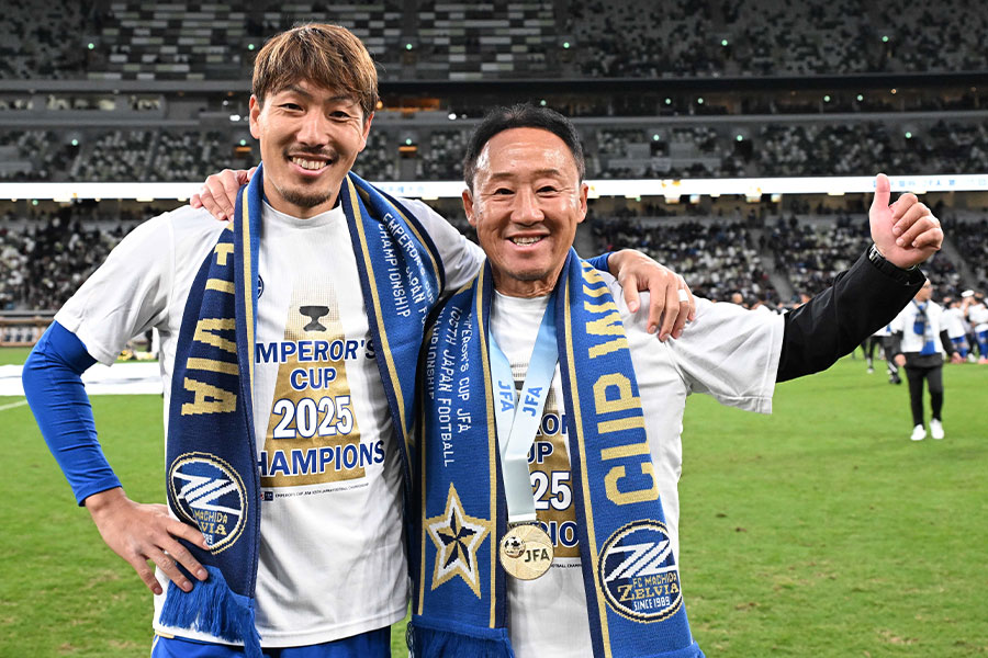優勝を喜ぶ昌子源と黒田剛監督【写真：徳原隆元】