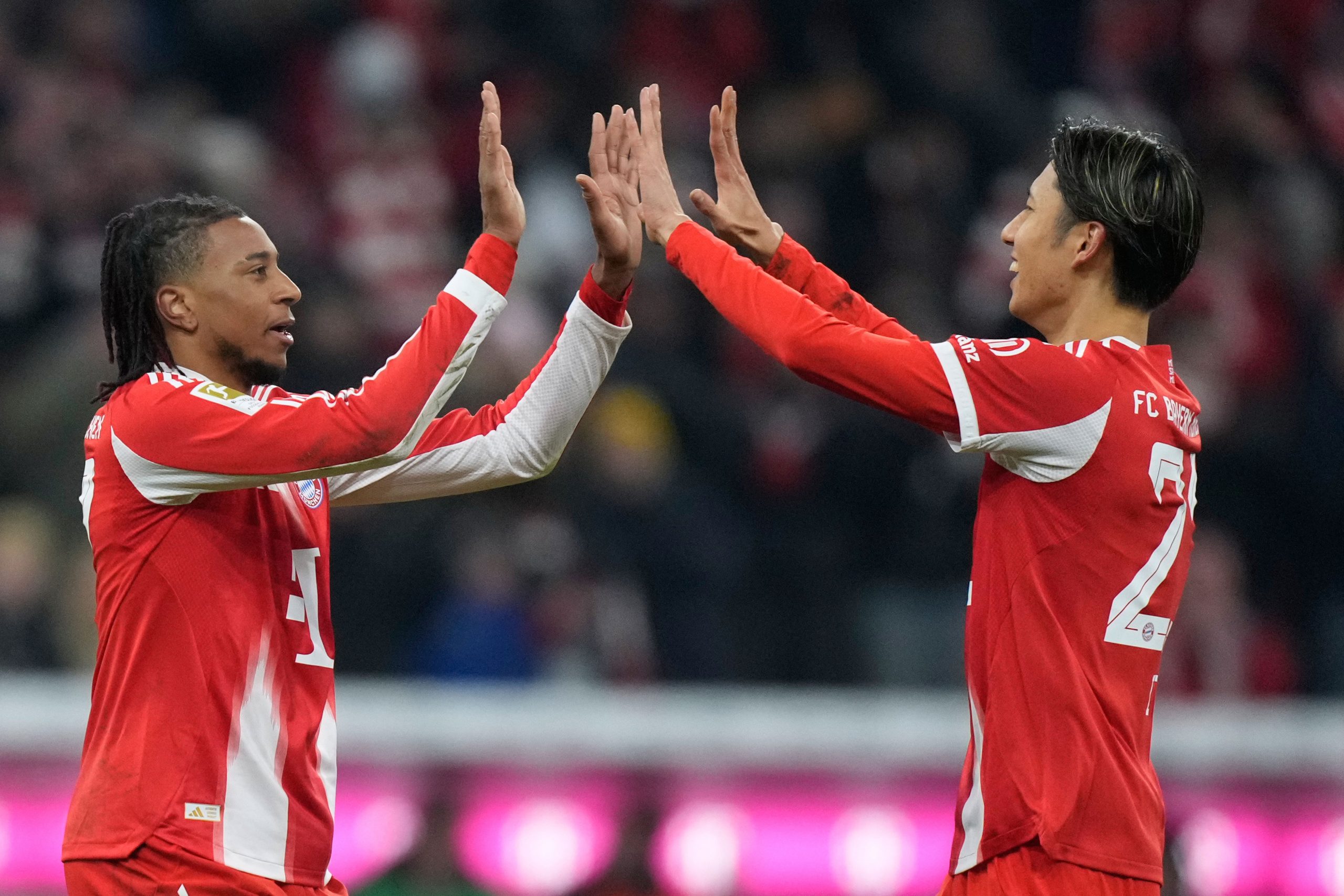 復帰戦でアシストを記録したバイエルン・伊藤洋輝【写真:AP/アフロ】