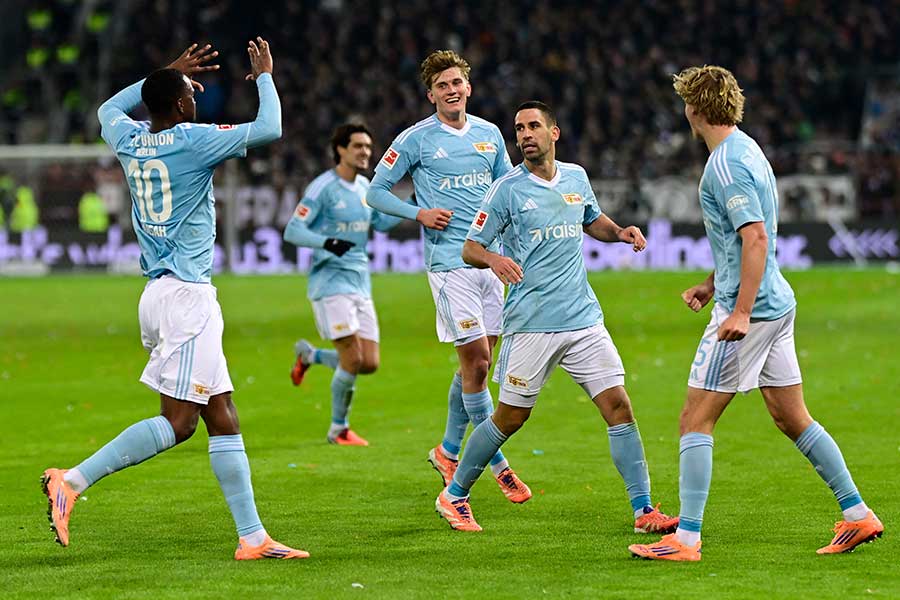 ウニオン・ベルリンのサポーターが作り出した光景が話題【写真：ロイター】