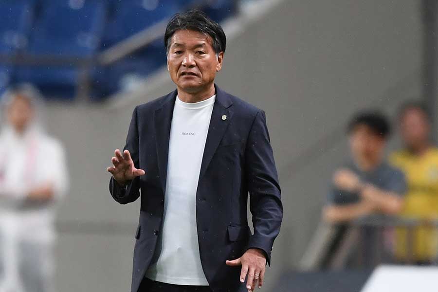 山形の横内昭展監督【写真:アフロ】