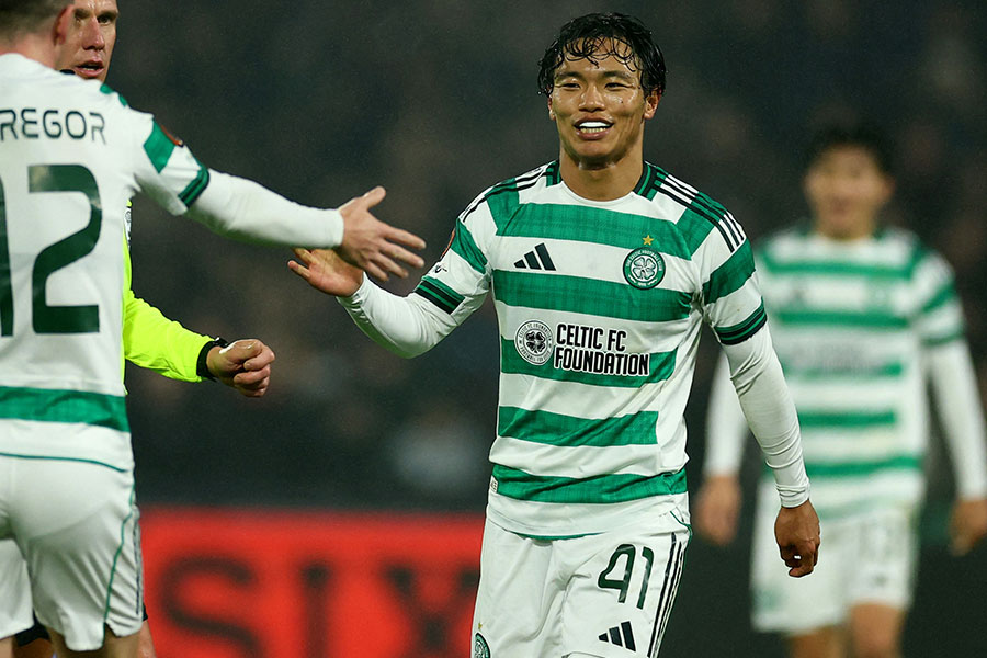 旗手怜央がフェイエノールト戦で1ゴール1アシストの活躍【写真：ロイター】