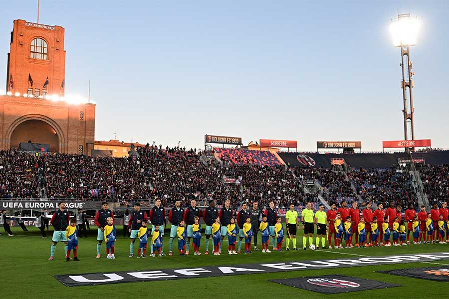 ボローニャ本拠地の長すぎる廊下が話題【写真：ロイター/アフロ】