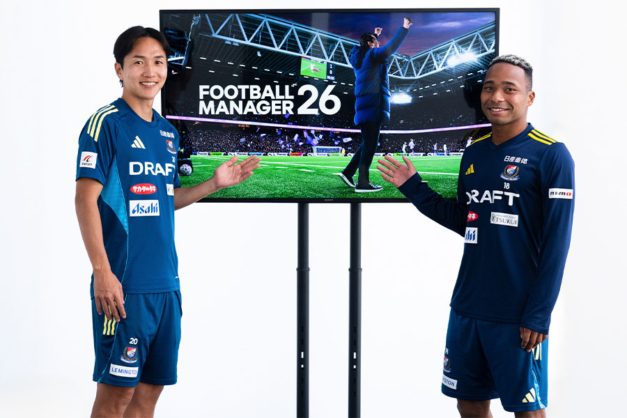 『Football Manager 26』について語り合った天野純（左）とオナイウ情滋（右）