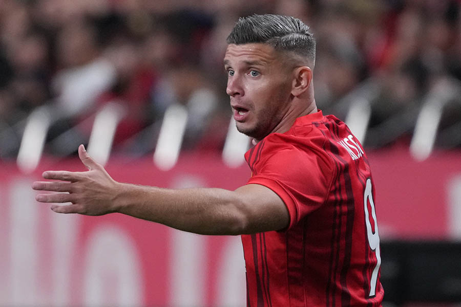 PKのファウルを受けた浦和リンセン【写真：Getty Images】