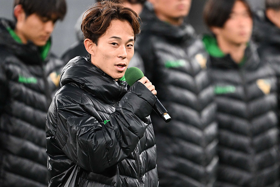 試合後のセレモニーでマイクをとった森田晃樹【写真：徳原隆元】
