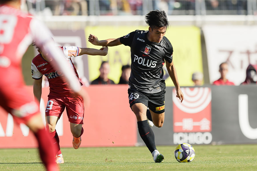 肥田野蓮治が岡山戦でゴールを決めた【写真：Getty Images】