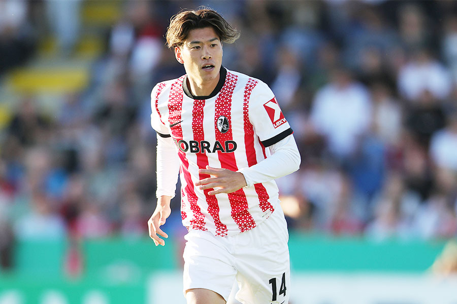 鈴木唯人がマインツ戦でアシストを記録した【写真：picture alliance/アフロ】