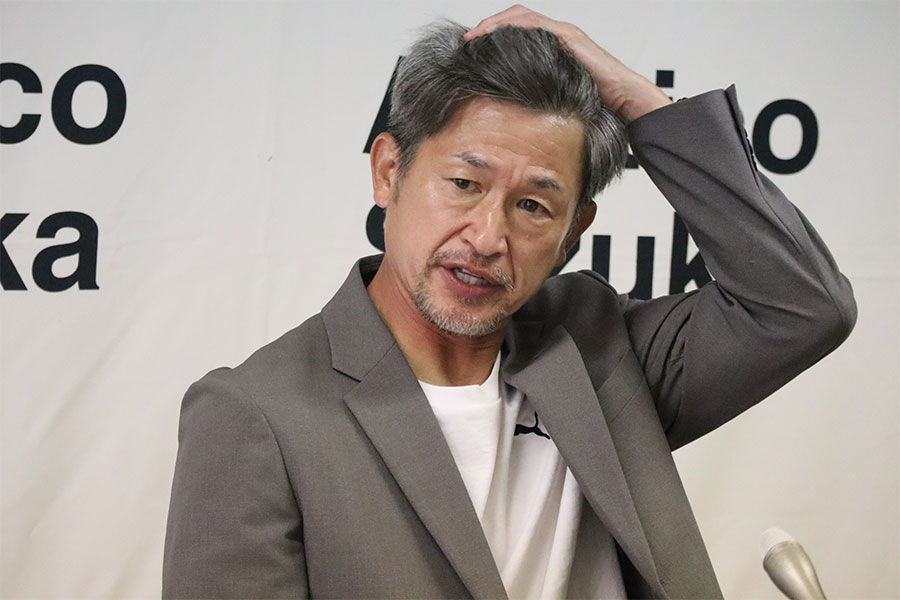 苦しかった1年を振り返り、来季に向けて意欲をみせた鈴鹿FWカズ【写真：荻島弘一】