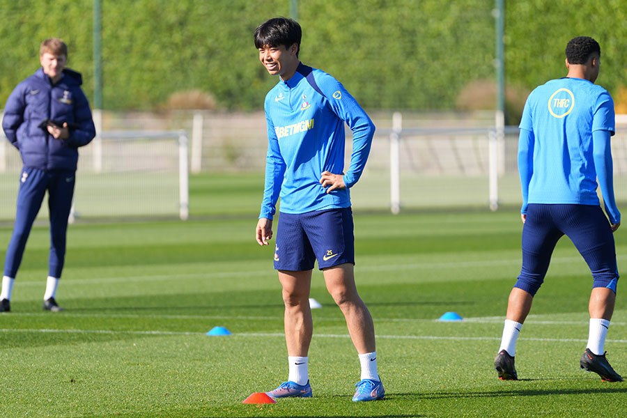 トッテナム高井幸大が実戦復帰【写真：PA Images/アフロ】