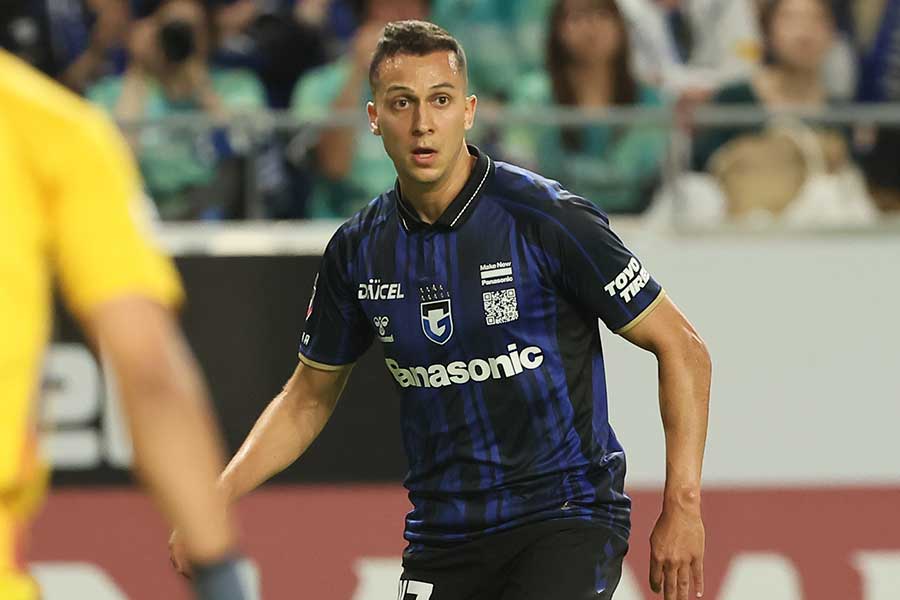 G大阪を退団するファン・アラーノ【写真:柳瀬心祐】