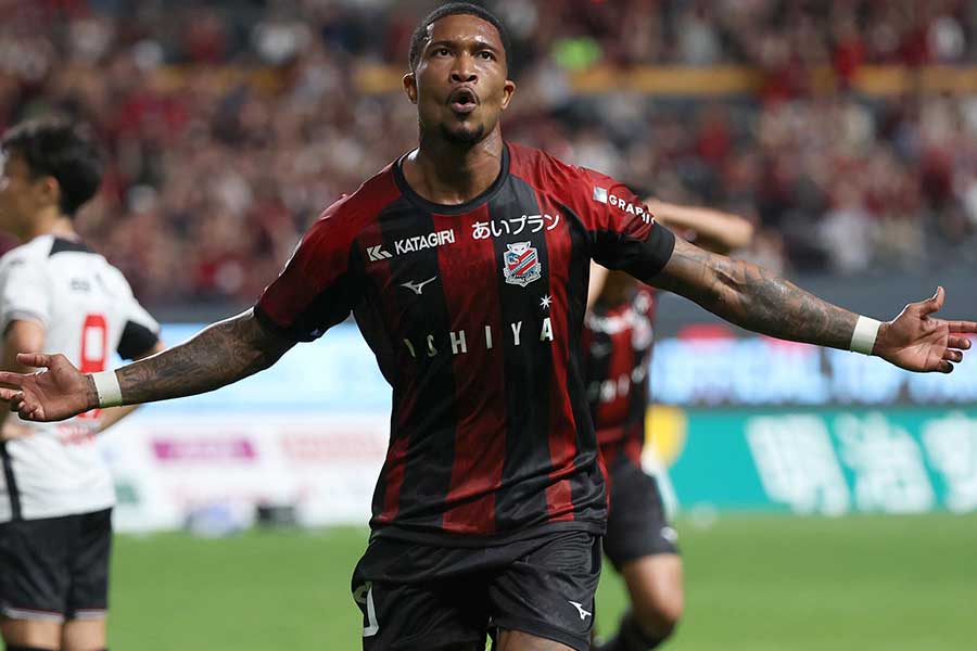 札幌のマリオ・セルジオ【写真：産経新聞社】