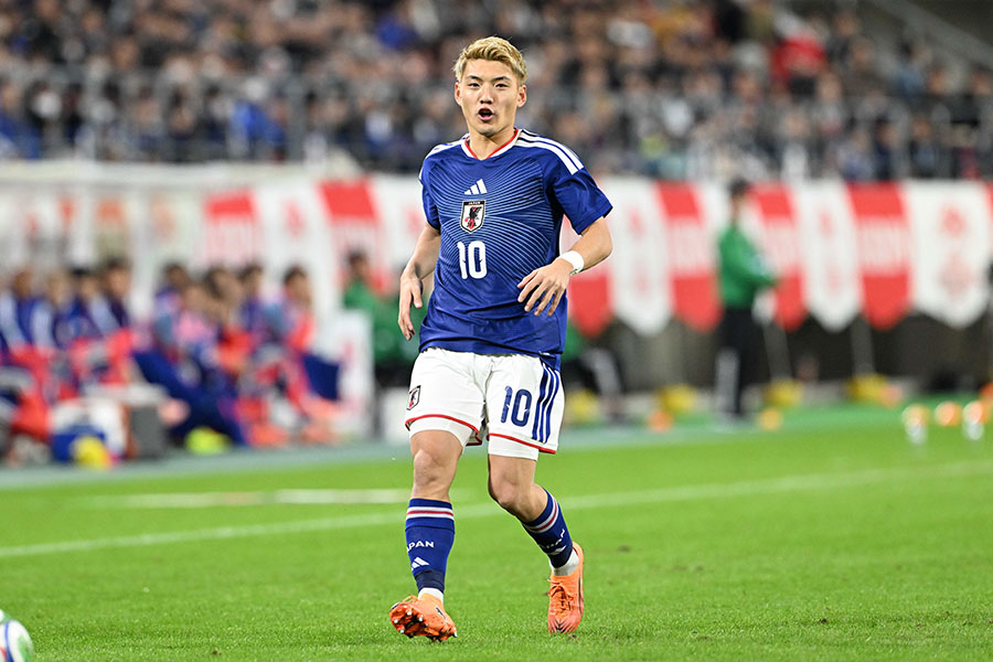 10番を背負う堂安律【写真：徳原隆元】