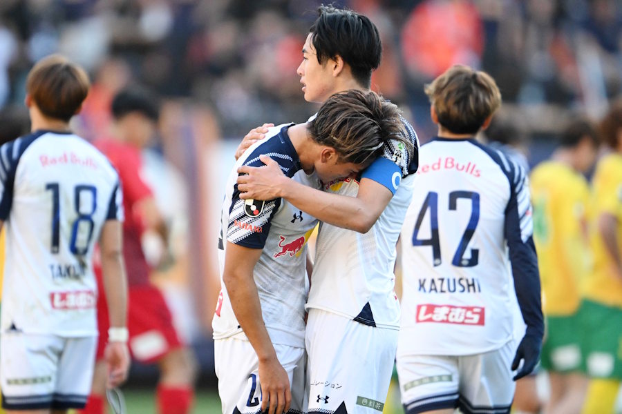 大宮DF市原吏音(右)【写真:徳原隆元】