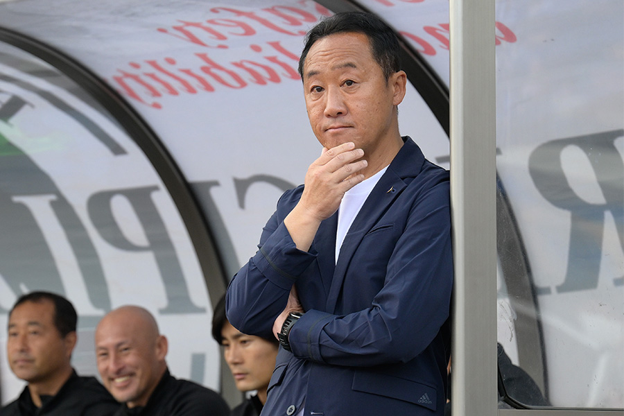 J1昇格に導いた黒田剛監督【写真:(C) FCMZ】