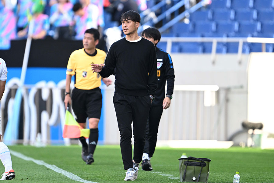 川井健太氏が北海道コンサドーレ札幌の監督に就任【写真:徳原隆元】