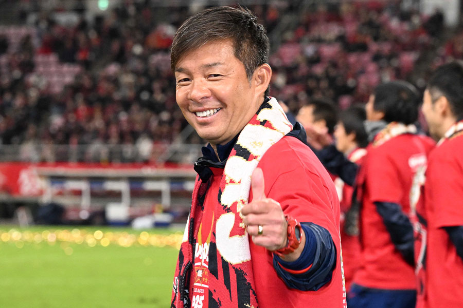 就任1年目でリーグ優勝に導いた鬼木達監督【写真:徳原隆元】