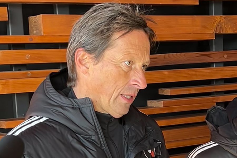 取材に応じたロジャー・シュミット氏【写真:FOOTBALL ZONE編集部】