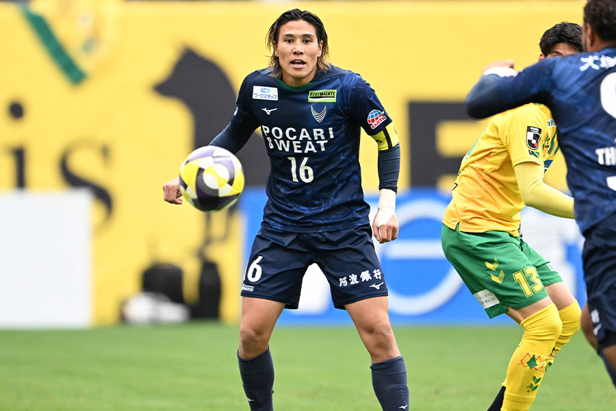 キャプテンマークを巻いた渡大生【写真:徳原隆元】