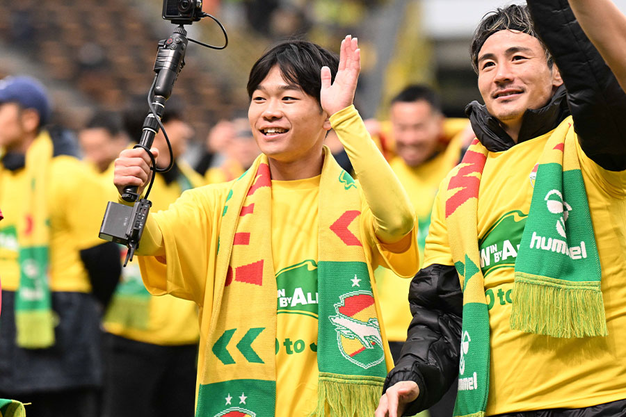 J1昇格を喜ぶ千葉・姫野誠【写真:徳原隆元】