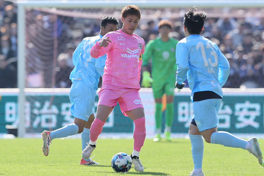 柿谷曜一朗氏が前半だけで1ゴール1アシストの活躍【写真:柳瀬心祐】