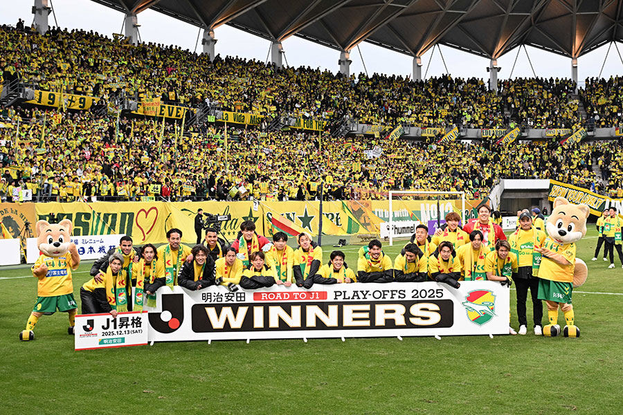 千葉が17年ぶりにJ1昇格を決めた【写真:徳原隆元】