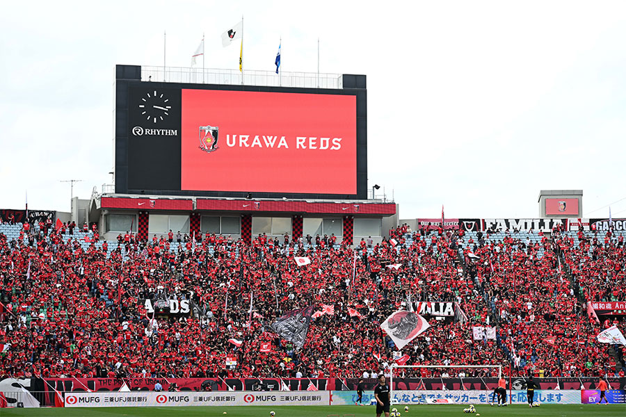 浦和サポーターの作り上げたビジュアルサポートに注目【写真:徳原隆元】