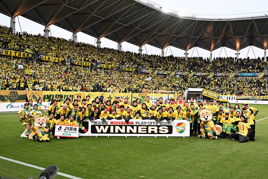 J1昇格を決めた千葉【写真：徳原隆元】
