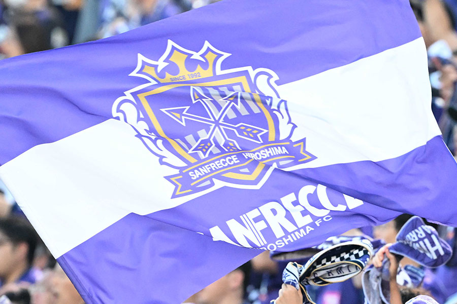 広島が来季の新ユニフォームを発表した【写真：徳原隆元】