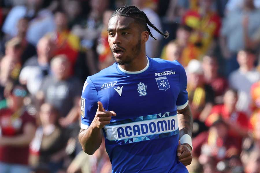 マクデブルクで苦境のオナイウ阿道(写真はオセール在籍時)【写真:PsnewZ/アフロ】