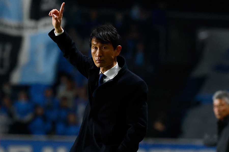 福岡の金明輝監督【写真提供：アビスパ福岡】