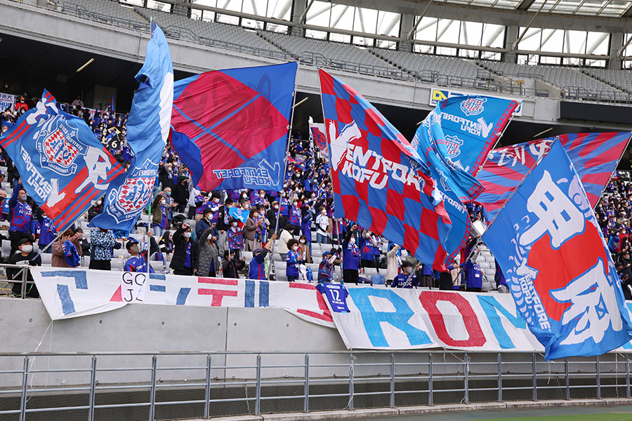 甲府の新ユニフォームが発表された【写真：YUTAKA/アフロスポーツ】