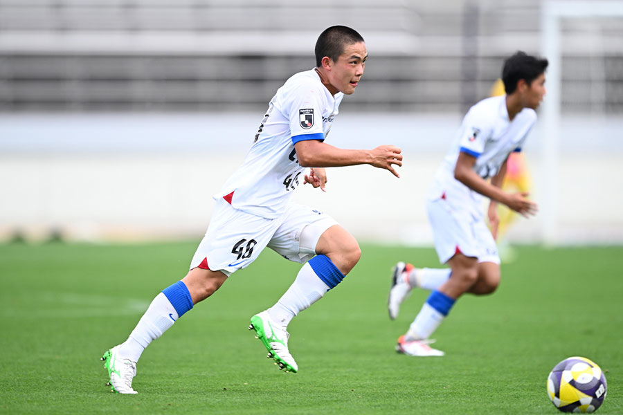 今季トップチームデビューも飾った吉田湊海【写真：徳原隆元】