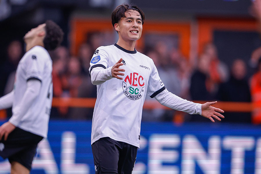 NECで活躍する佐野航大【写真：アフロ】