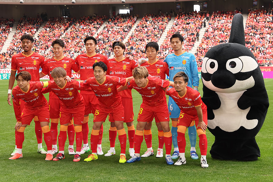 名古屋が新ユニフォームを発表した【写真：柳瀬心祐】