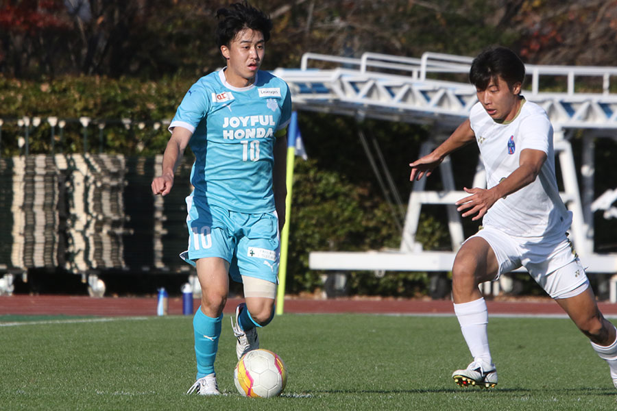 筑波大学で10番を背負う山崎太新(左)【写真:安藤隆人】
