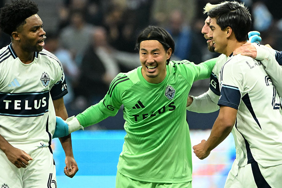 高丘陽平（中央）が公式SNSで結婚を発表した【写真：Imagn/ロイター/アフロ】