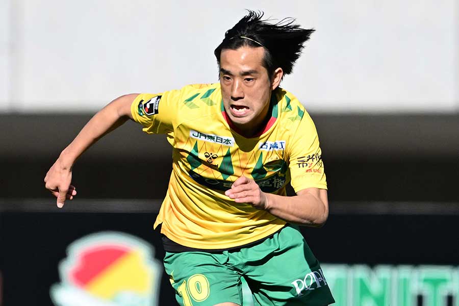 横浜FCに完全移籍した横山暁之【写真：徳原隆元】