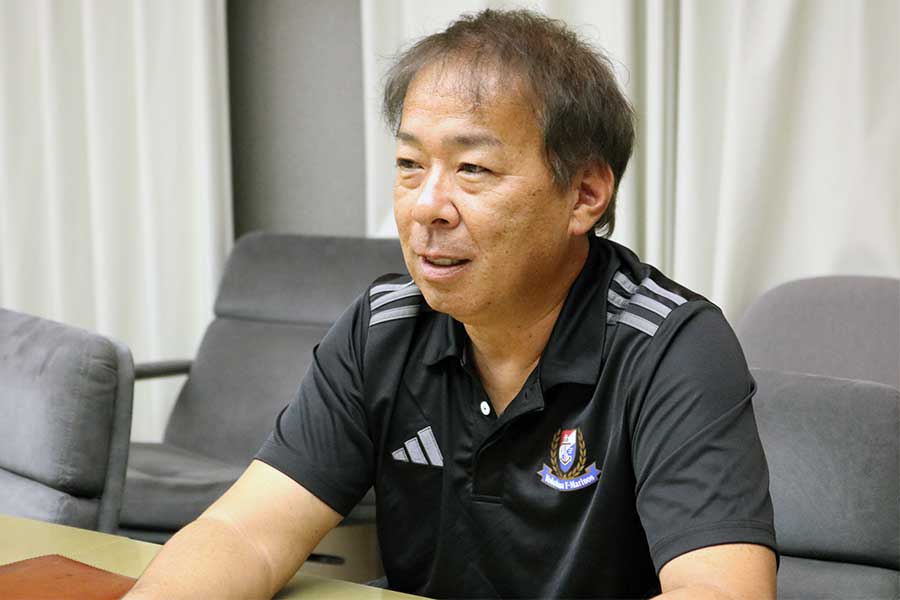 フトゥーロ設立に関わり、現在はコーチを務める小山良隆氏【写真:FOOTBALL ZONE編集部】