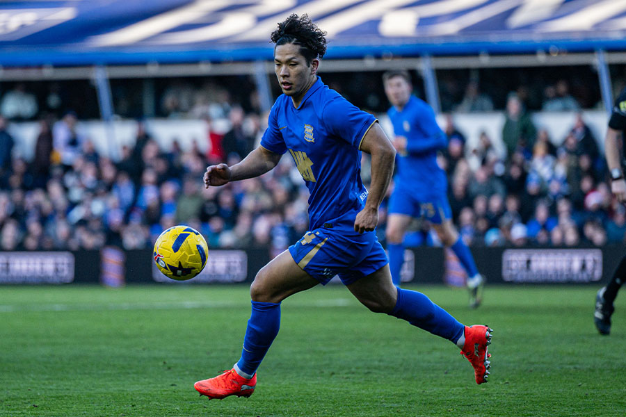 岩田智輝が右サイドバックで出場した【写真：アフロ】