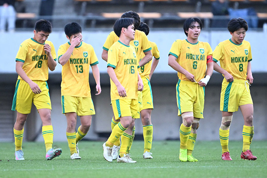 強豪の大津から先制ゴールを奪うも失点を重ねてしまった【写真：徳原隆元】