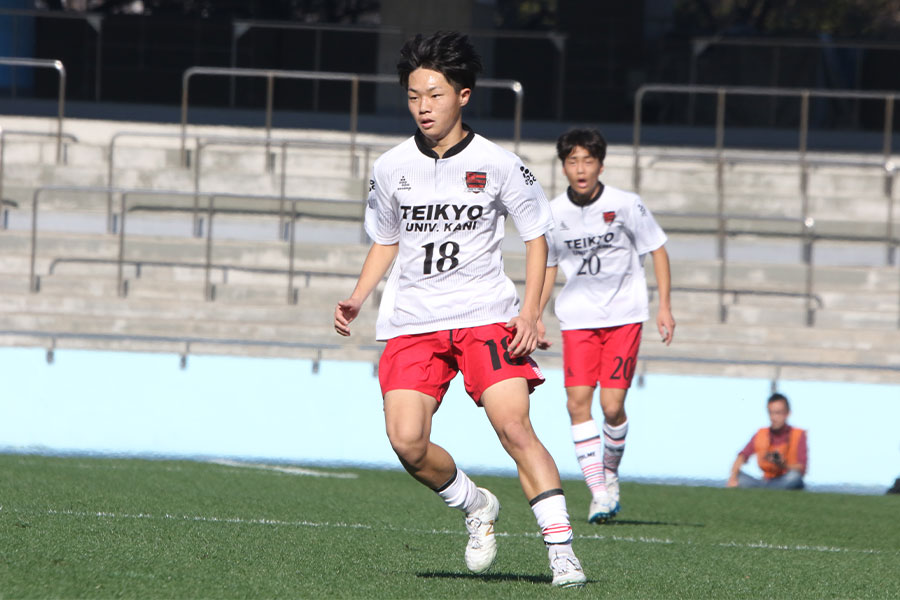 左サイドからゴールに迫った黒沢一斗【写真：安藤隆人】