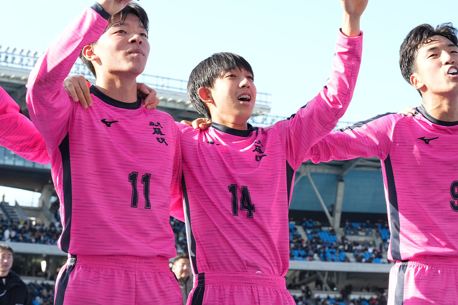 ボランチで出場した中村龍剛（写真中央）【写真：近藤俊哉】